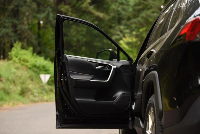 Photo of 2019 Midnight Black Metallic Toyota RAV4