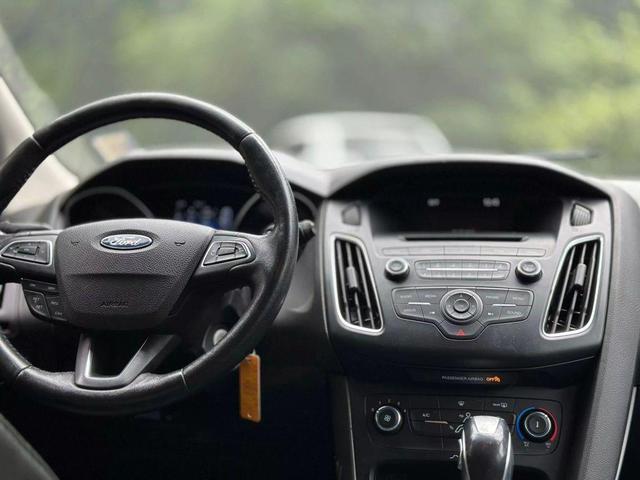 Photo of 2015 Blue Ford Focus