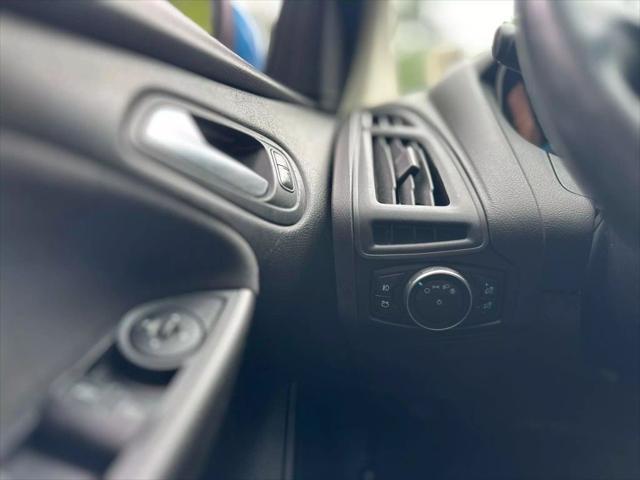 Photo of 2015 Blue Ford Focus