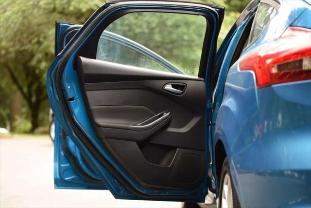 Photo of 2015 Blue Ford Focus