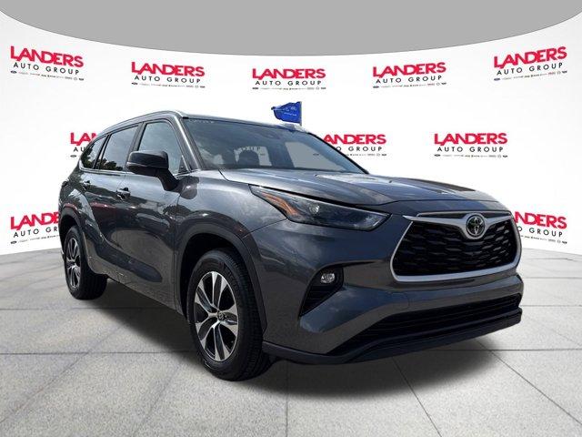 Photo of 2024 Gray Toyota Highlander
