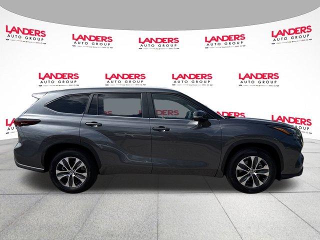 Photo of 2024 Gray Toyota Highlander