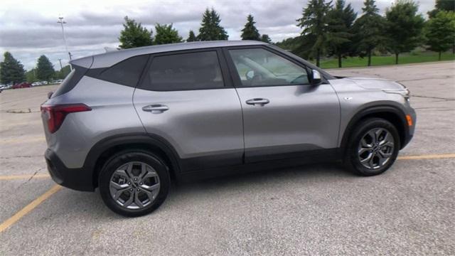 Photo of 2024 Steel Gray Kia Seltos