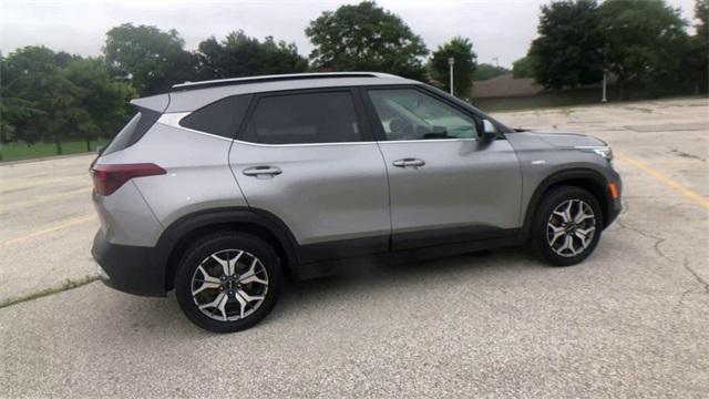 Photo of 2023 Steel Gray Kia Seltos