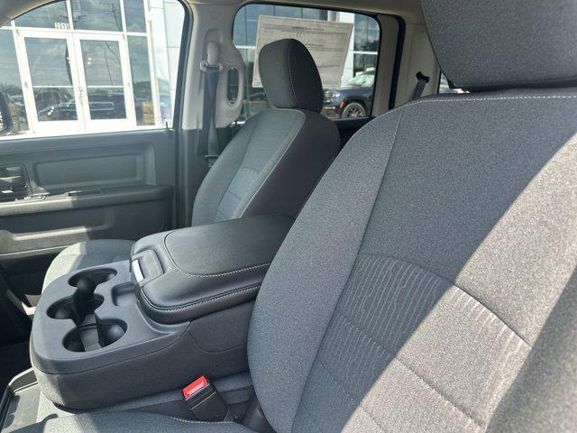 Photo of 2023 Diamond Black Crystal Pearlcoat RAM 1500