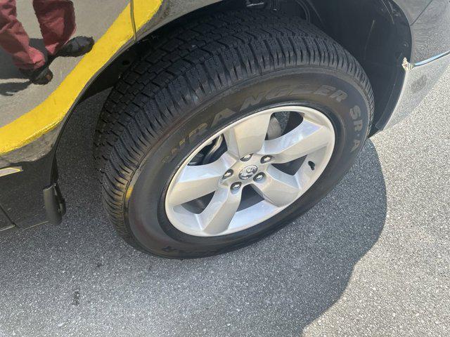 Photo of 2023 Diamond Black Crystal Pearlcoat RAM 1500