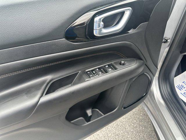 Photo of 2023 Billet Silver Metallic Clearcoat Jeep Compass
