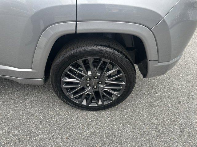 Photo of 2023 Billet Silver Metallic Clearcoat Jeep Compass