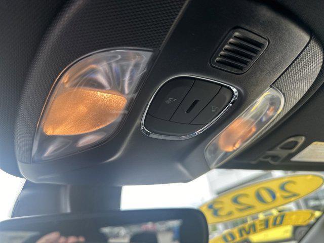 Photo of 2023 Diamond Black Crystal Pearlcoat Jeep Compass