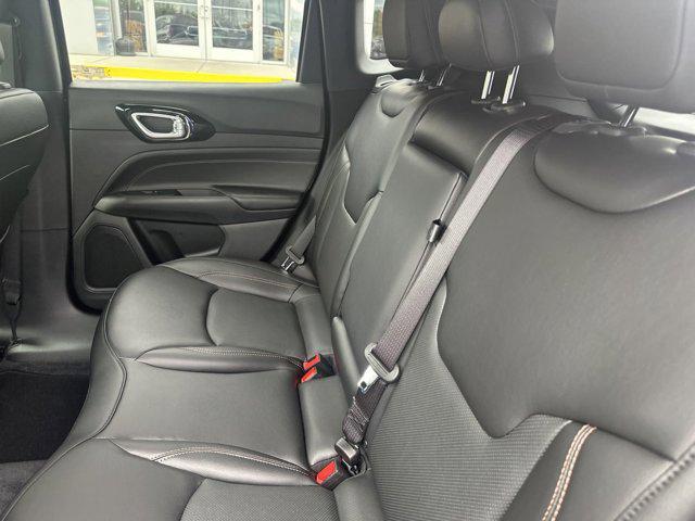 Photo of 2023 Diamond Black Crystal Pearlcoat Jeep Compass
