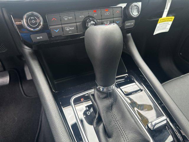 Photo of 2023 Diamond Black Crystal Pearlcoat Jeep Compass