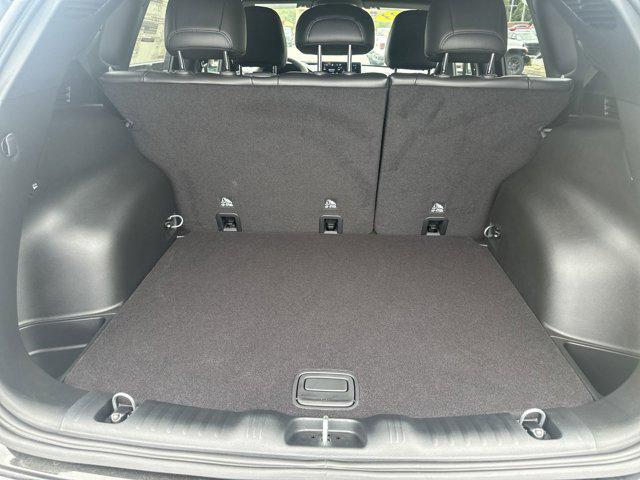 Photo of 2023 Diamond Black Crystal Pearlcoat Jeep Compass