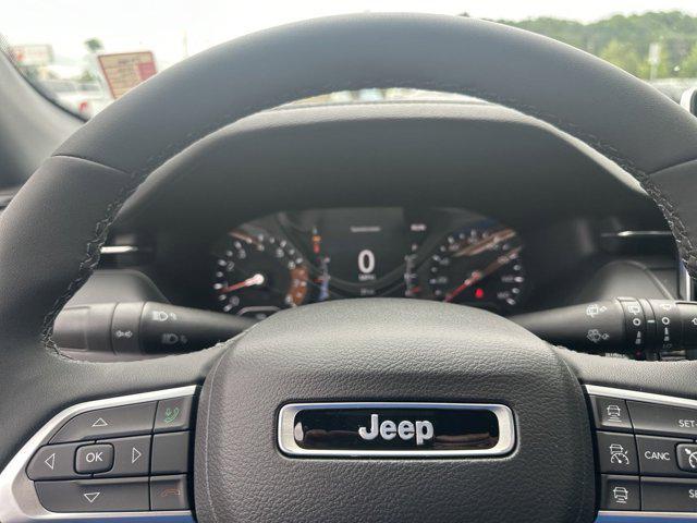 Photo of 2023 Diamond Black Crystal Pearlcoat Jeep Compass