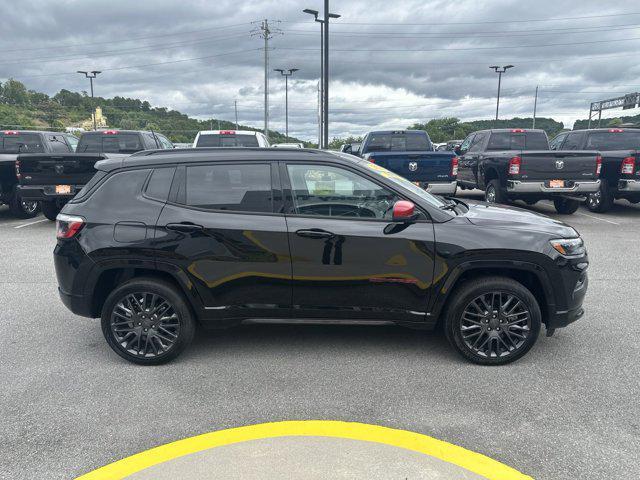 Photo of 2023 Diamond Black Crystal Pearlcoat Jeep Compass