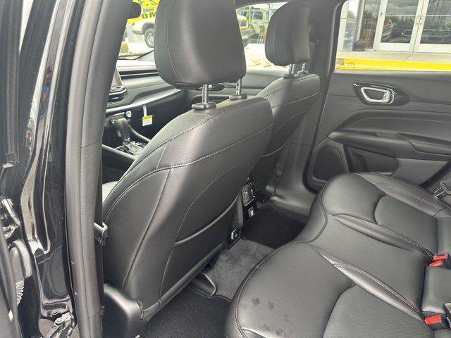 Photo of 2023 Diamond Black Crystal Pearlcoat Jeep Compass
