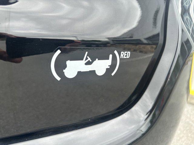 Photo of 2023 Diamond Black Crystal Pearlcoat Jeep Compass