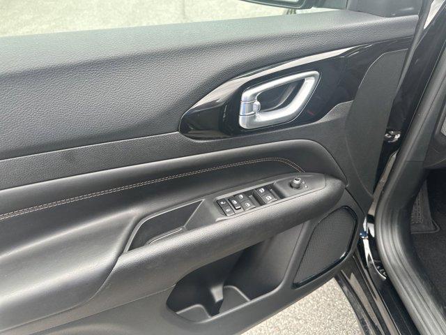 Photo of 2023 Diamond Black Crystal Pearlcoat Jeep Compass