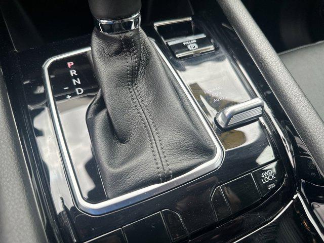 Photo of 2023 Diamond Black Crystal Pearlcoat Jeep Compass