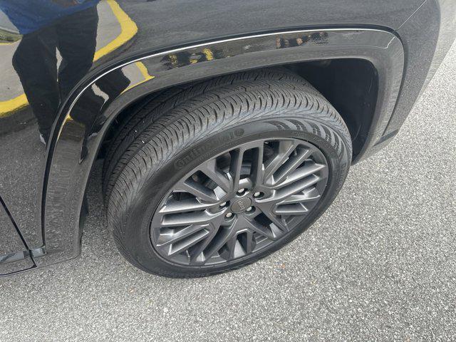 Photo of 2023 Diamond Black Crystal Pearlcoat Jeep Compass