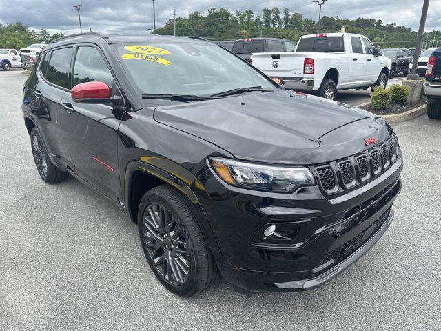 Photo of 2023 Diamond Black Crystal Pearlcoat Jeep Compass