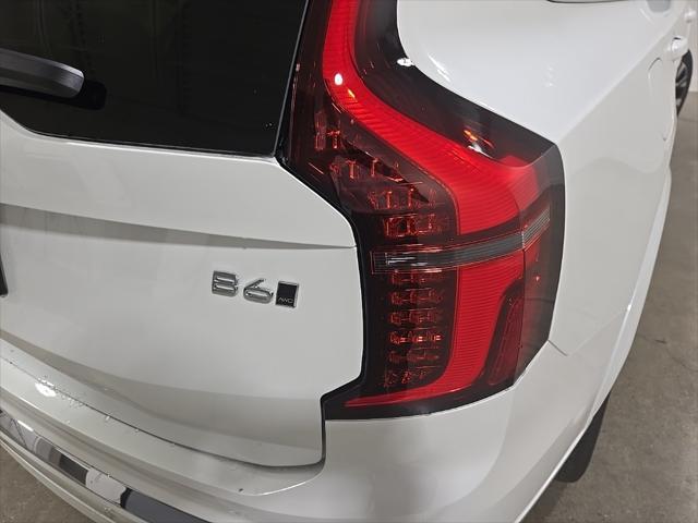 Photo of 2026 Crystal White Volvo XC90