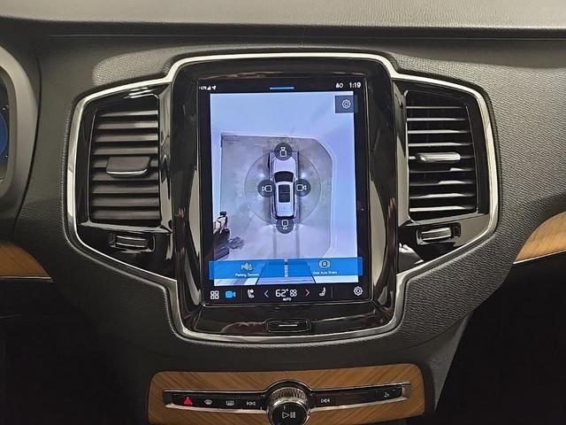 Photo of 2025 Crystal White Metallic Volvo XC90