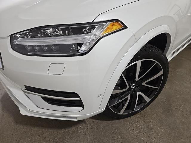 Photo of 2025 Crystal White Metallic Volvo XC90