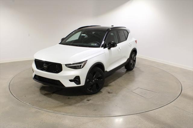 Photo of 2026 Crystal White Volvo XC40