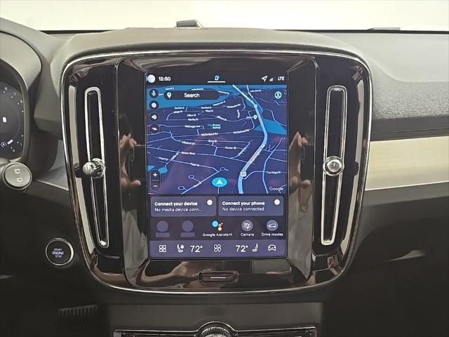 Photo of 2026 Crystal White Volvo XC40
