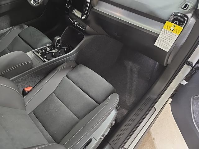Photo of 2026 Crystal White Volvo XC40