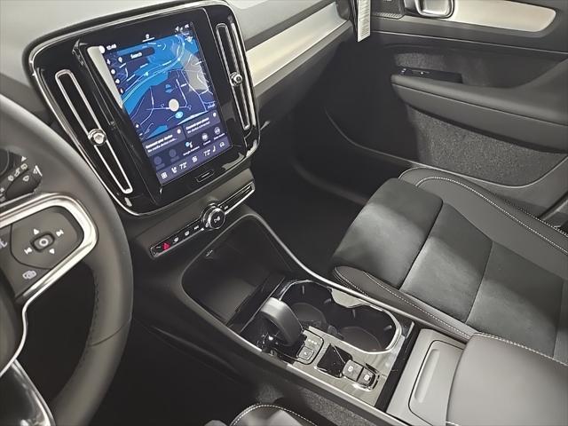 Photo of 2026 Crystal White Volvo XC40