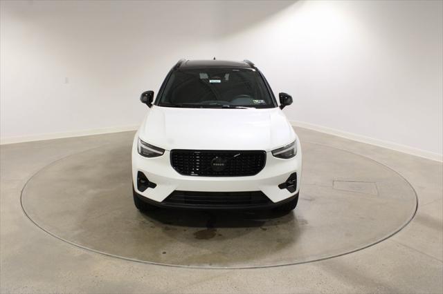 Photo of 2026 Crystal White Volvo XC40