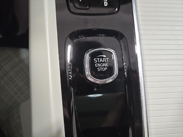 Photo of 2022 Fusion Red Metallic Volvo XC60