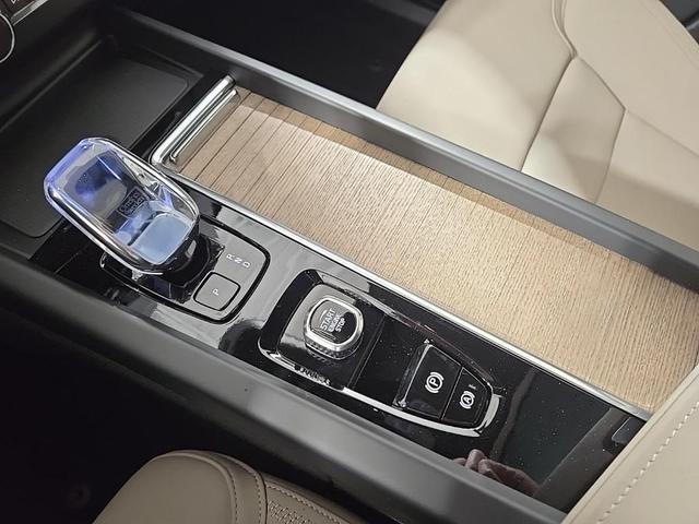 Photo of 2026 Denim Blue Metallic Volvo XC60