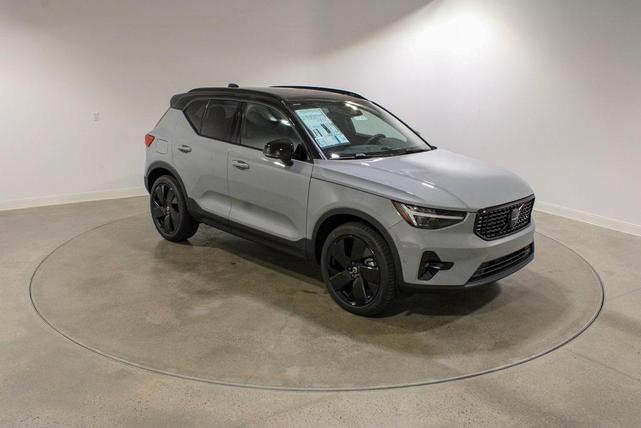 Photo of 2026 Vapour Grey Metallic Volvo XC40