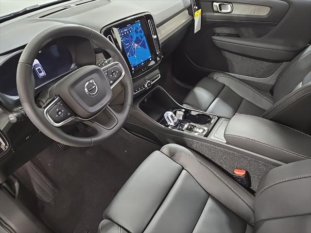 Photo of 2025 Grey Volvo XC40