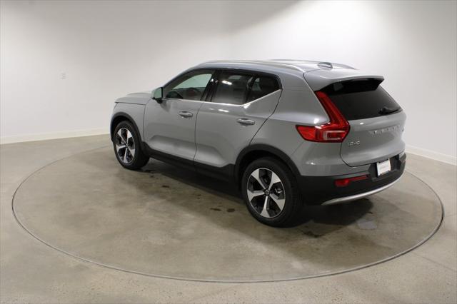 Photo of 2025 Grey Volvo XC40