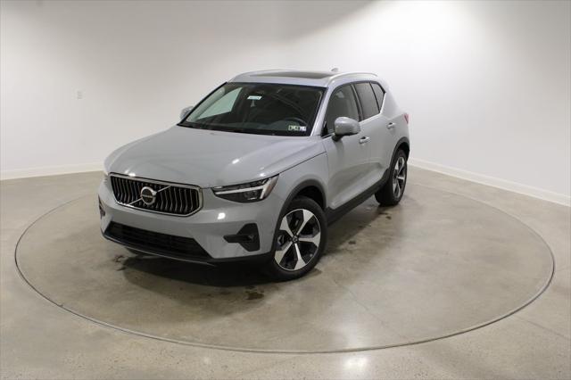 Photo of 2025 Grey Volvo XC40