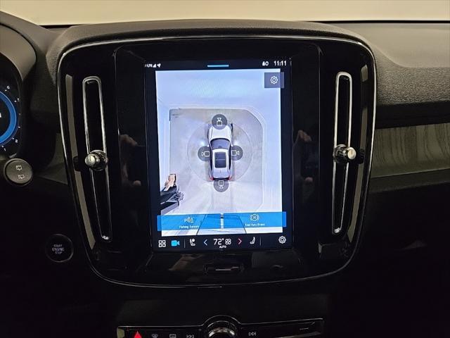 Photo of 2025 Grey Volvo XC40