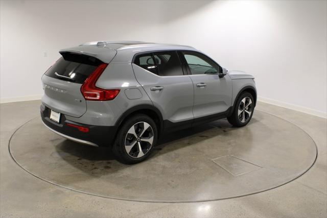 Photo of 2025 Grey Volvo XC40