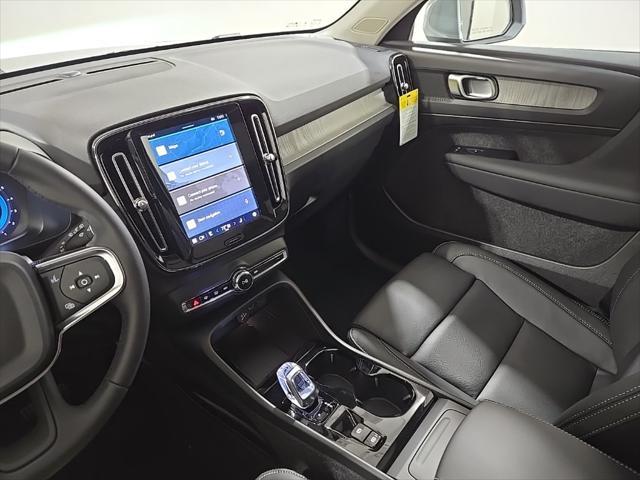 Photo of 2025 Grey Volvo XC40