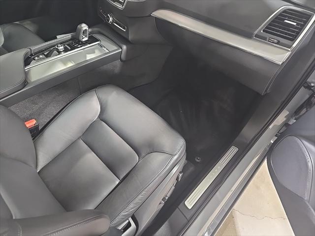 Photo of 2024 Gray Metallic Volvo XC90
