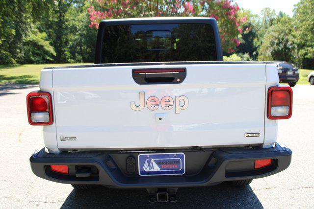 Photo of 2022 Bright White Clearcoat Jeep Gladiator