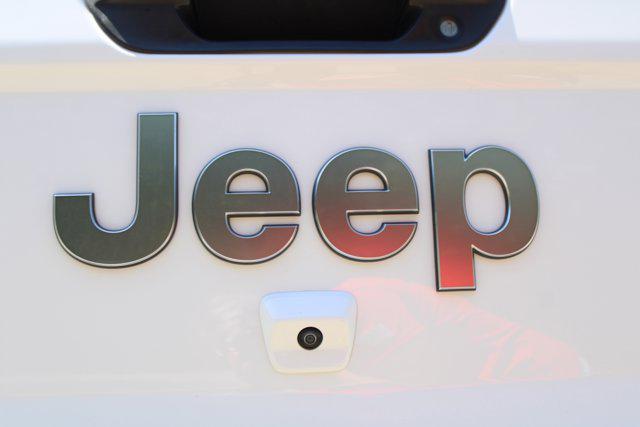 Photo of 2022 Bright White Clearcoat Jeep Gladiator