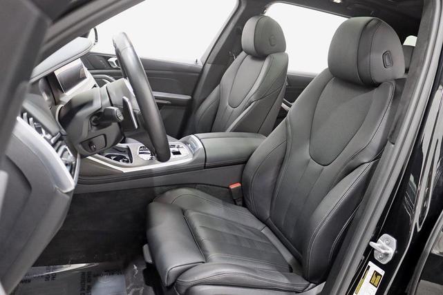 Photo of 2022 Black Sapphire Metallic BMW X7