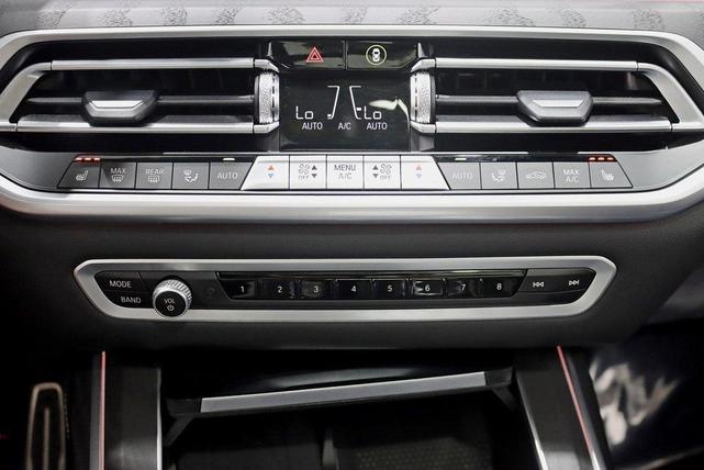Photo of 2022 Black Sapphire Metallic BMW X7