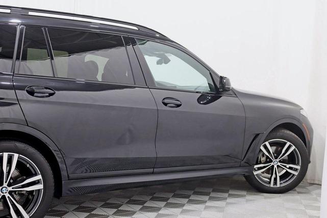 Photo of 2022 Black Sapphire Metallic BMW X7