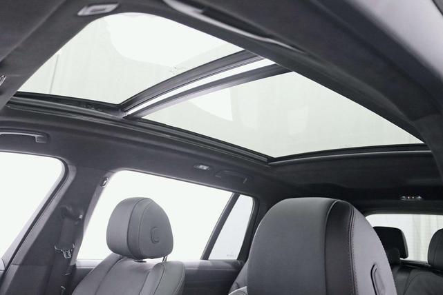 Photo of 2022 Black Sapphire Metallic BMW X7
