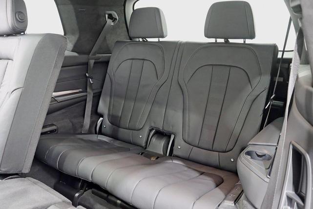 Photo of 2022 Black Sapphire Metallic BMW X7