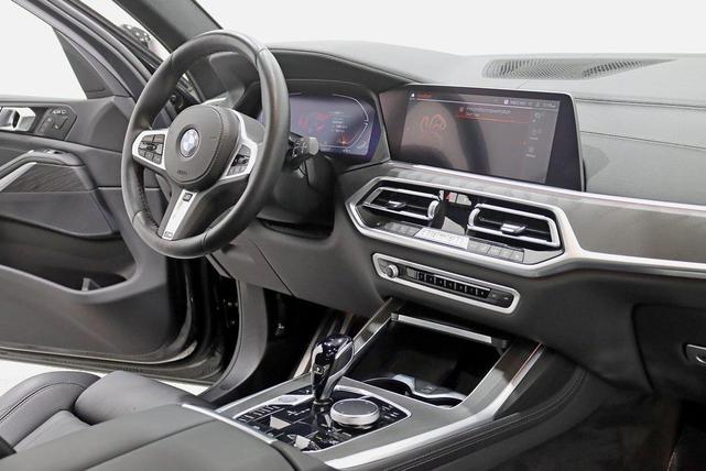 Photo of 2022 Black Sapphire Metallic BMW X7